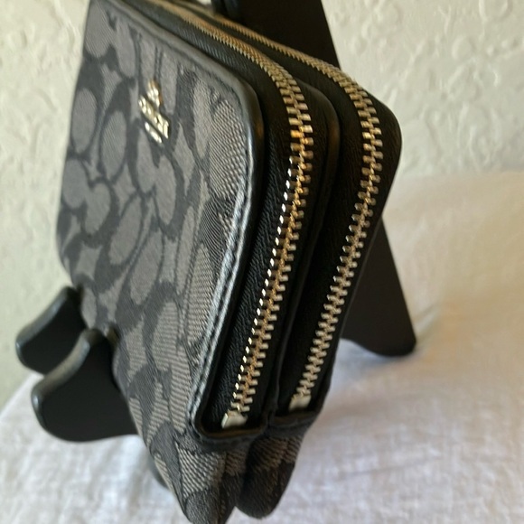 Coach: Black & Gray Signature Double Zip Wristlet- Silver Tone - Picture 8 of 15